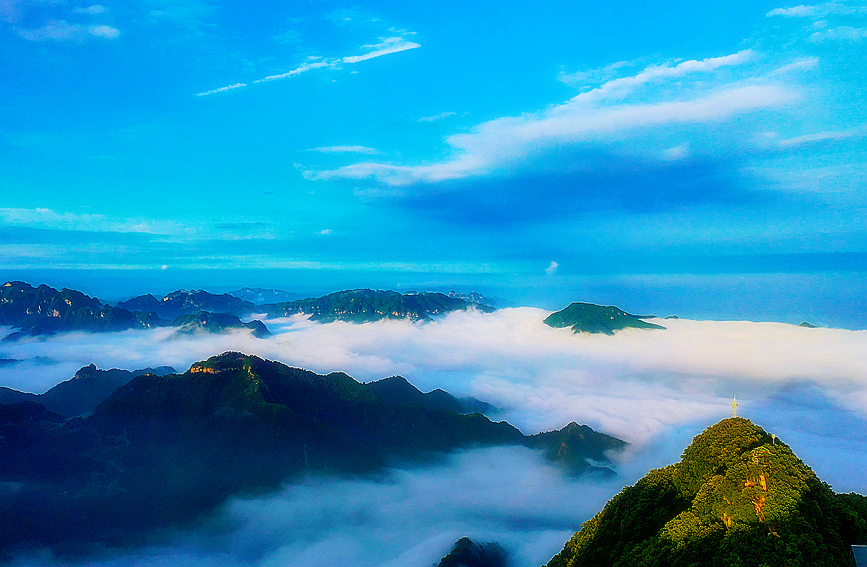 雨后王屋山，云海飘渺，美丽如画。程芳摄