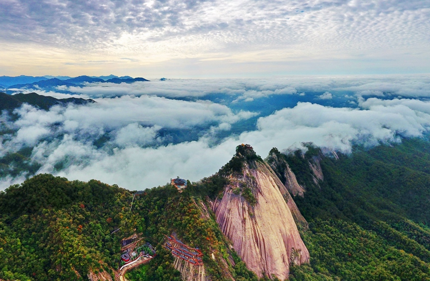 云涌二龙山 。李志来摄