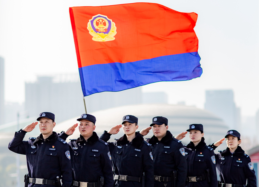 致敬警察节。郑州市公安局郑东新区分局供图