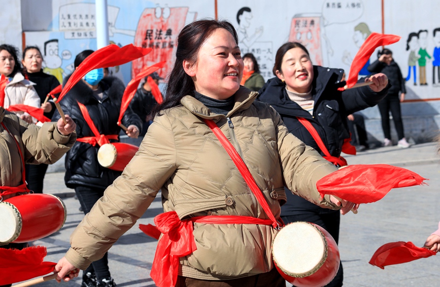 多彩民俗扮靓新春。聂金锋摄