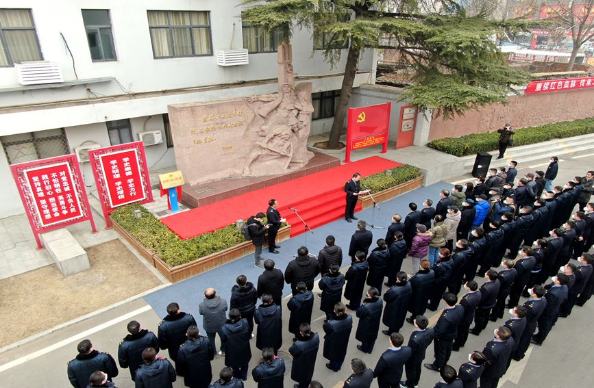 主题党日活动正在进行。韩冰摄