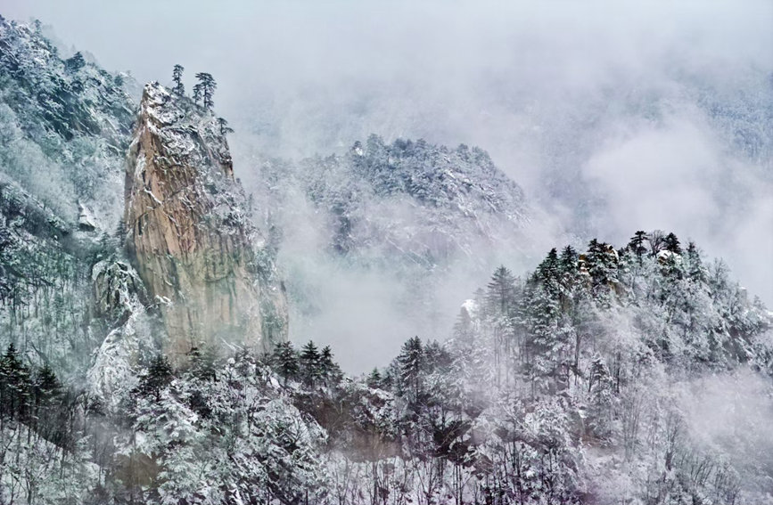 春雪尧山入画来。张浩摄