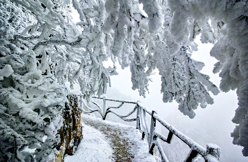 春雪尧山入画来。张浩摄