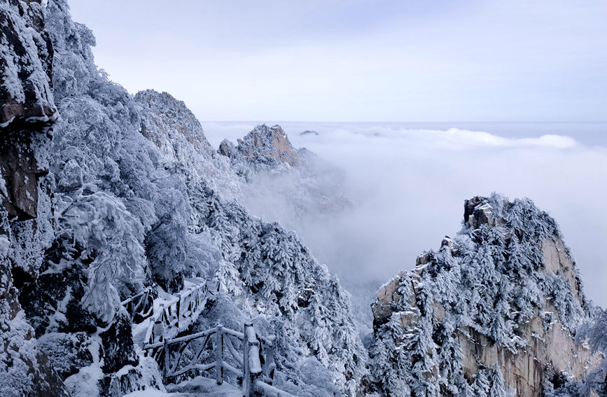 春雪尧山入画来。赵万宝摄