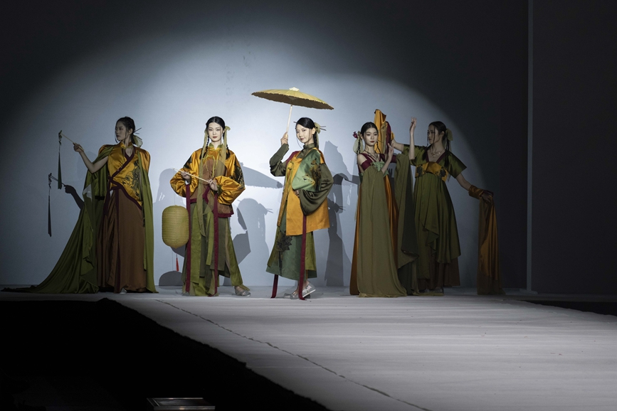 2023届“中工·新世代”服装设计作品展演