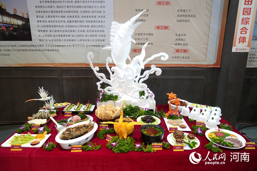 一道道美食令人垂涎。人民网 尚明桢摄