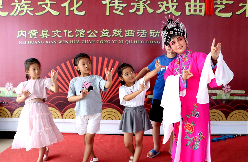 在河南省内黄县文化馆，小朋友们正在学习国家级非遗项目落腔。刘肖坤摄