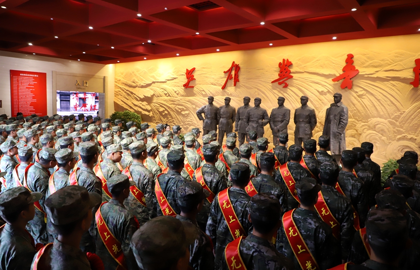 9月14日，河南省濮阳市清丰县120余名新兵即将奔赴军营。王友恒摄