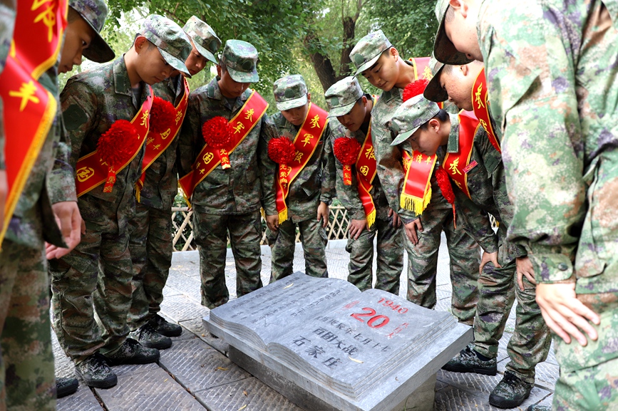 9月14日，河南省濮阳市清丰县120余名新兵即将奔赴军营。王友恒摄