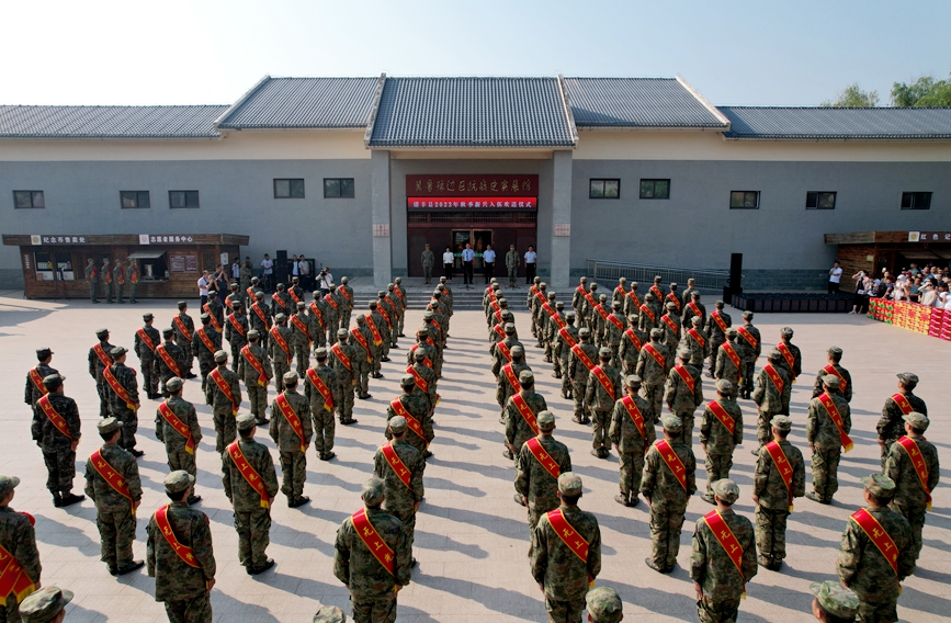 9月14日，河南省濮阳市清丰县120余名新兵即将奔赴军营。王友恒摄