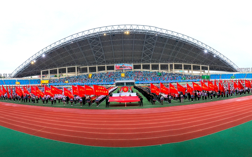 新郑市第五届运动会暨第二届全民健身大会开幕。刘栓阳摄