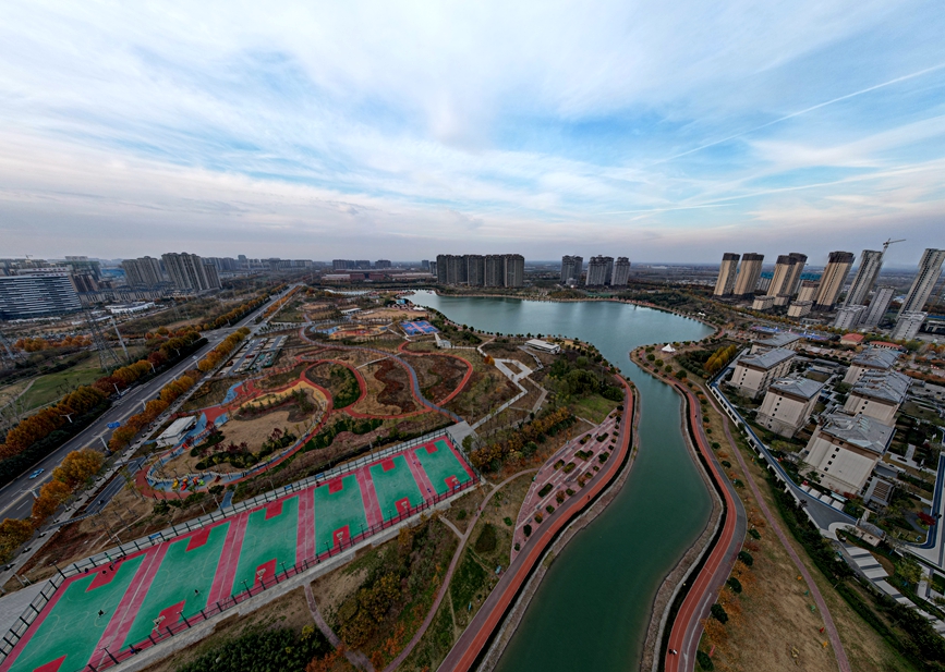 航拍许昌鹿鸣湖体育公园冬日美景。阙韶辉摄