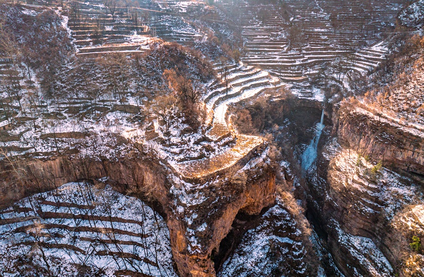 隆冬時節，太行大峽谷冰雪景觀美不勝收。麻翛然攝