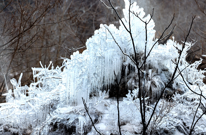 隆冬时节，太行大峡谷冰雪景观美不胜收。麻翛然摄