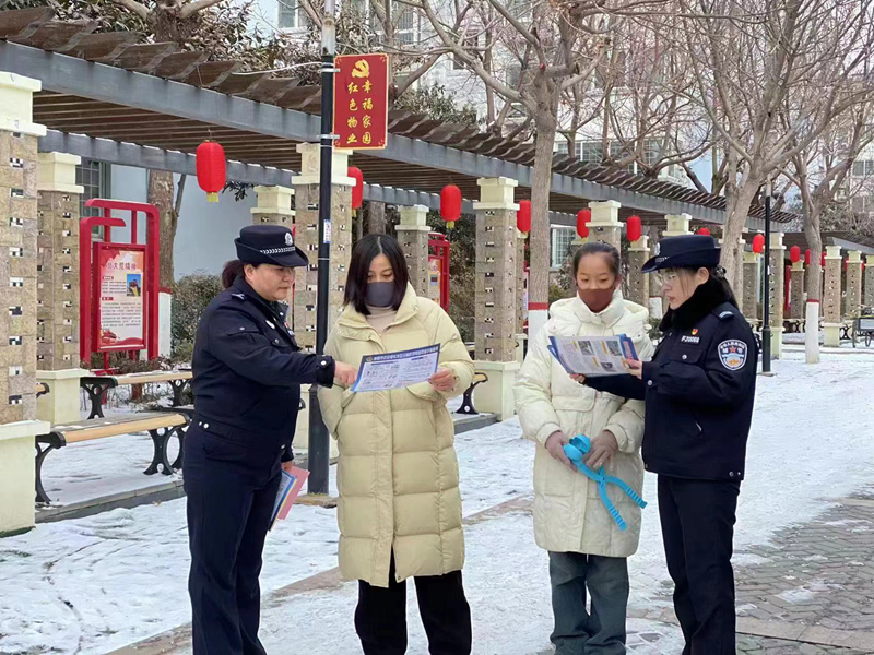 春節團圓時，警察守平安。濮陽市華龍區公安分局供圖