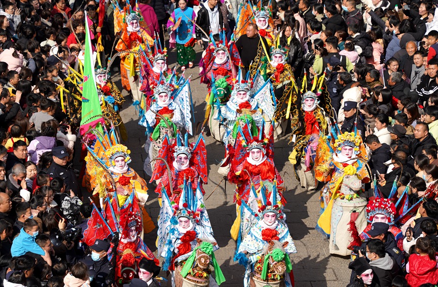 騎竹馬表演。浚縣文化廣電和旅游局供圖