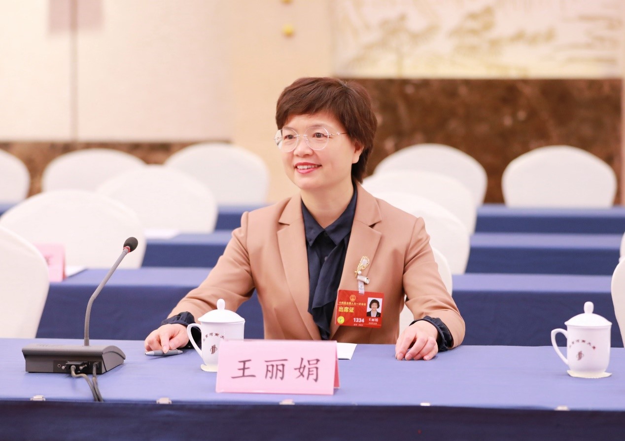 全国人大代表、河南省郑州市教育局党组书记、局长王丽娟。受访者供图