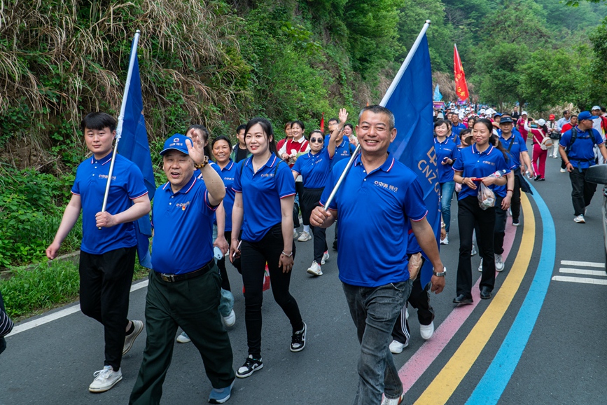 賞春光 踏春行——2024年河南省全民徒步大會（商城—西河景區站）激情開走