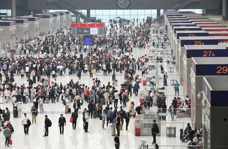 五一假期 国铁集团郑州局预计发送旅客638万人次。和子龙摄