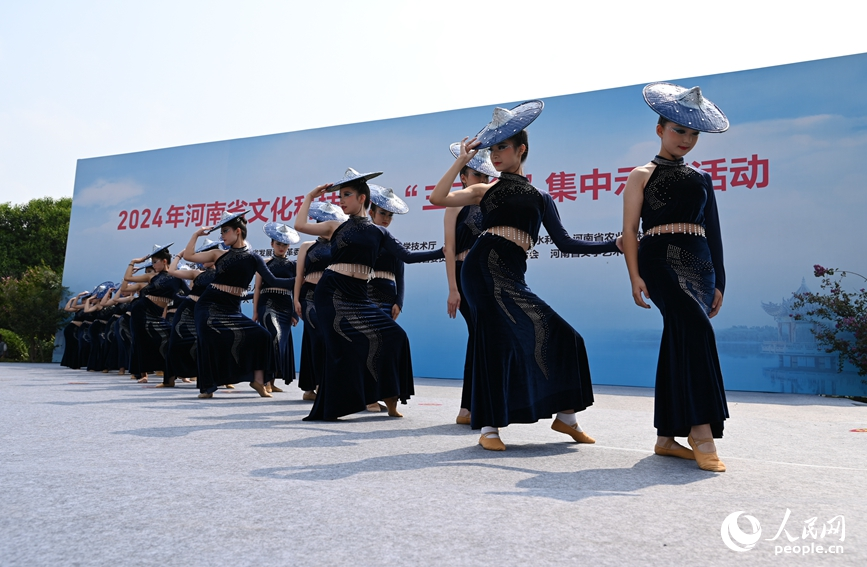 舞蹈演出。人民网记者 王玉兴摄