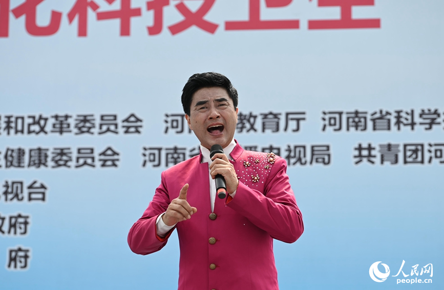 豫剧清唱。人民网记者 王玉兴摄