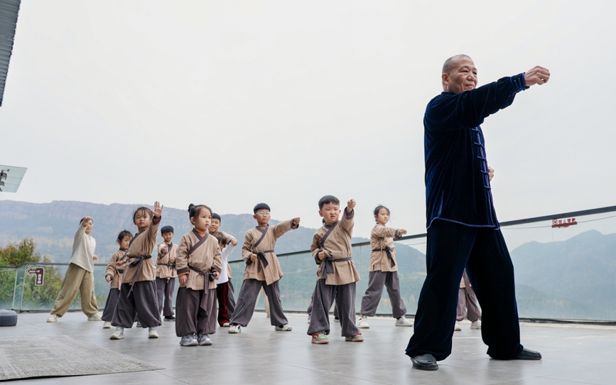 汝州:“趣”学中医药 探秘九峰山