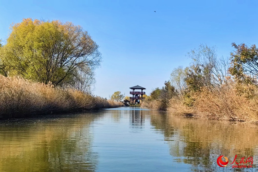 湖中的水道。 人民网 程明辉摄