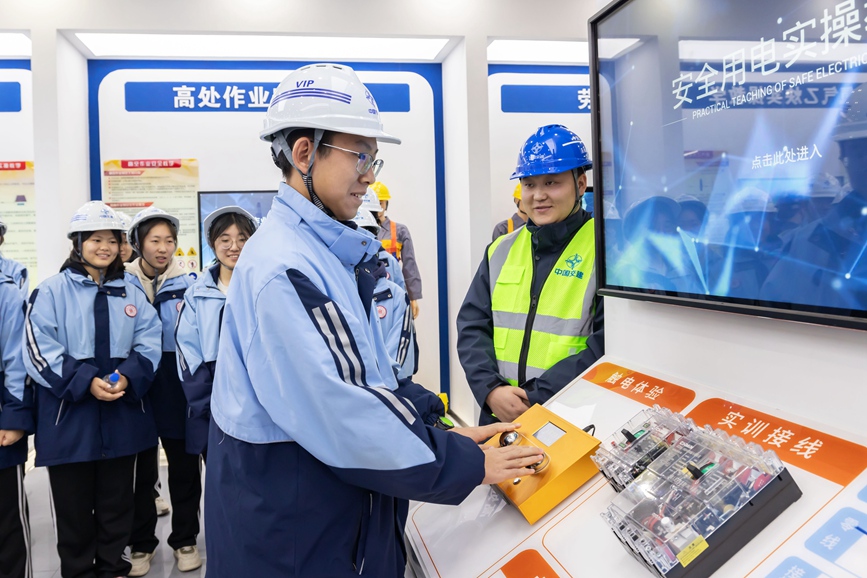 走進河南葉魯高速1標：“交筑﹒超級工程” 媒體開放日展現央企風採