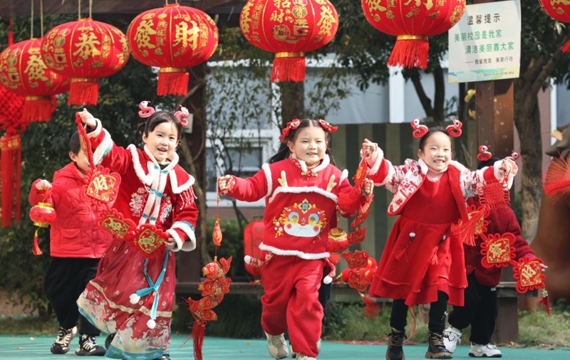 多彩校园活动迎新年