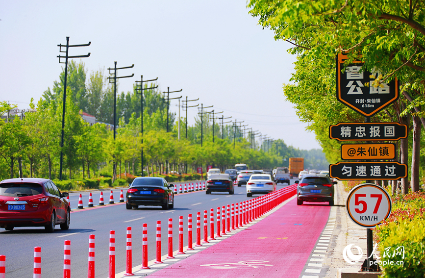 双向爱国主题音乐公路通车。人民网 霍亚平摄