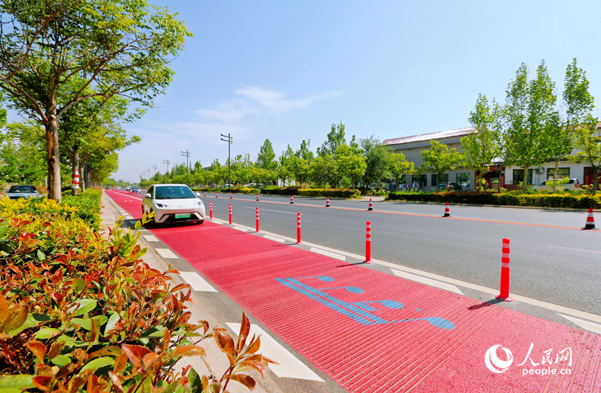 双向爱国主题音乐公路通车。人民网 霍亚平摄