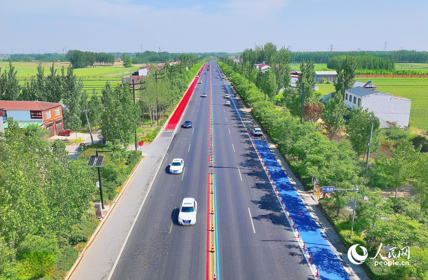 双向爱国主题音乐公路通车。人民网 霍亚平摄