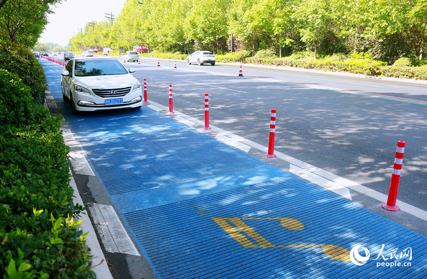 双向爱国主题音乐公路通车。人民网 霍亚平摄