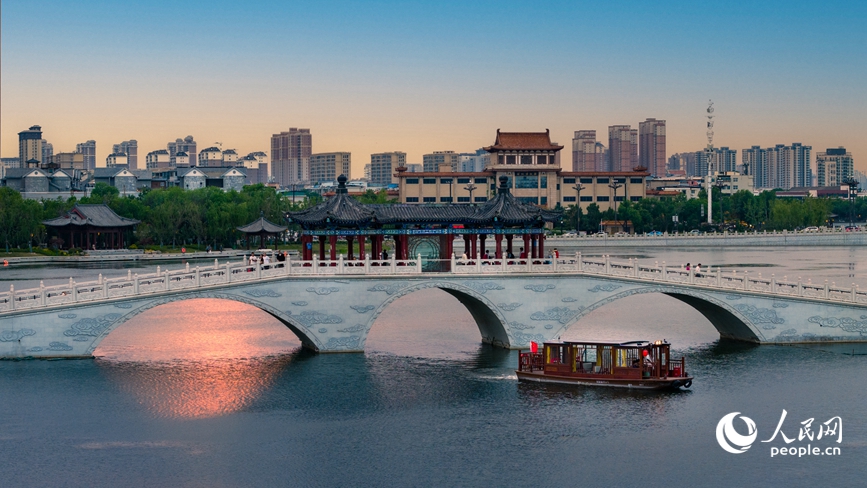 汴河夜景。人民網記者 尚明楨攝 