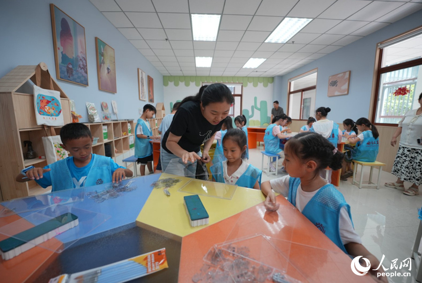 孩子们在上课。人民网记者 尚明桢摄