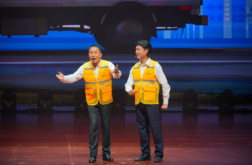 9月19日晚，首届全国曲艺院团优秀节目汇演首场演出现场。黄小一摄