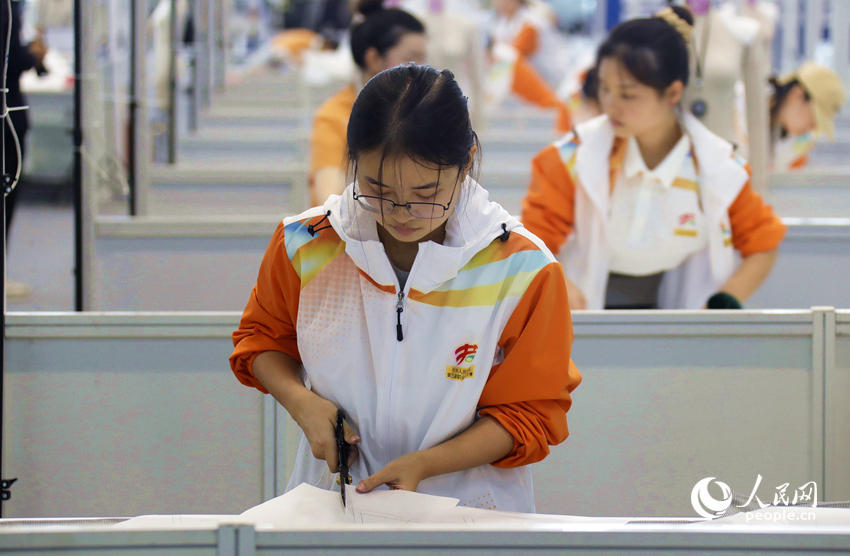 時裝技術比賽現場。人民網記者 慎志遠攝