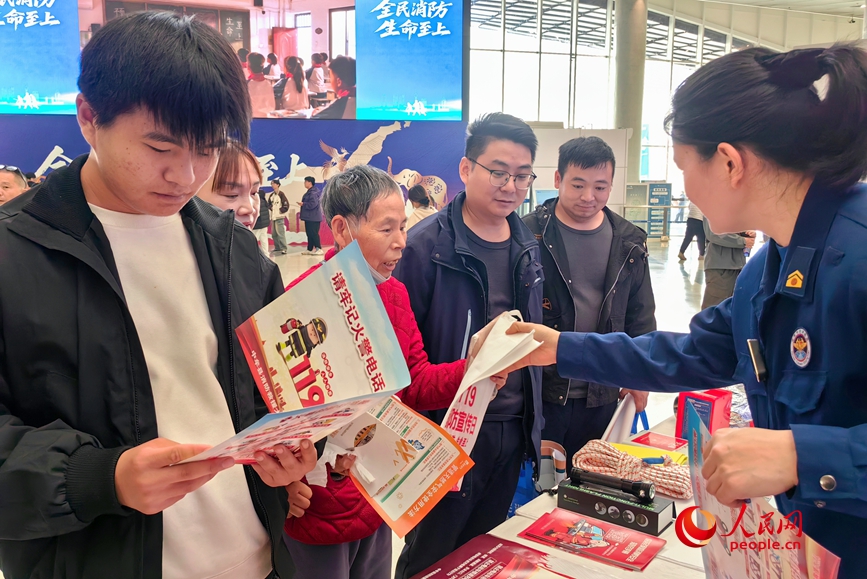 消防安全知识宣传。人民网 程明辉摄