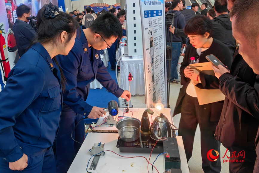 消防安全知识宣传。人民网 程明辉摄