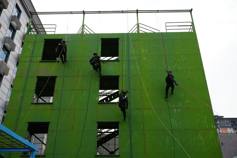 形式多样的实战练兵活动。郑州市公安局供图