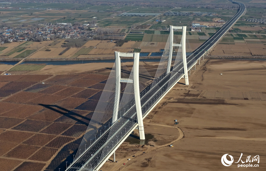 安罗高速黄河特大桥。人民网记者 王玉兴摄