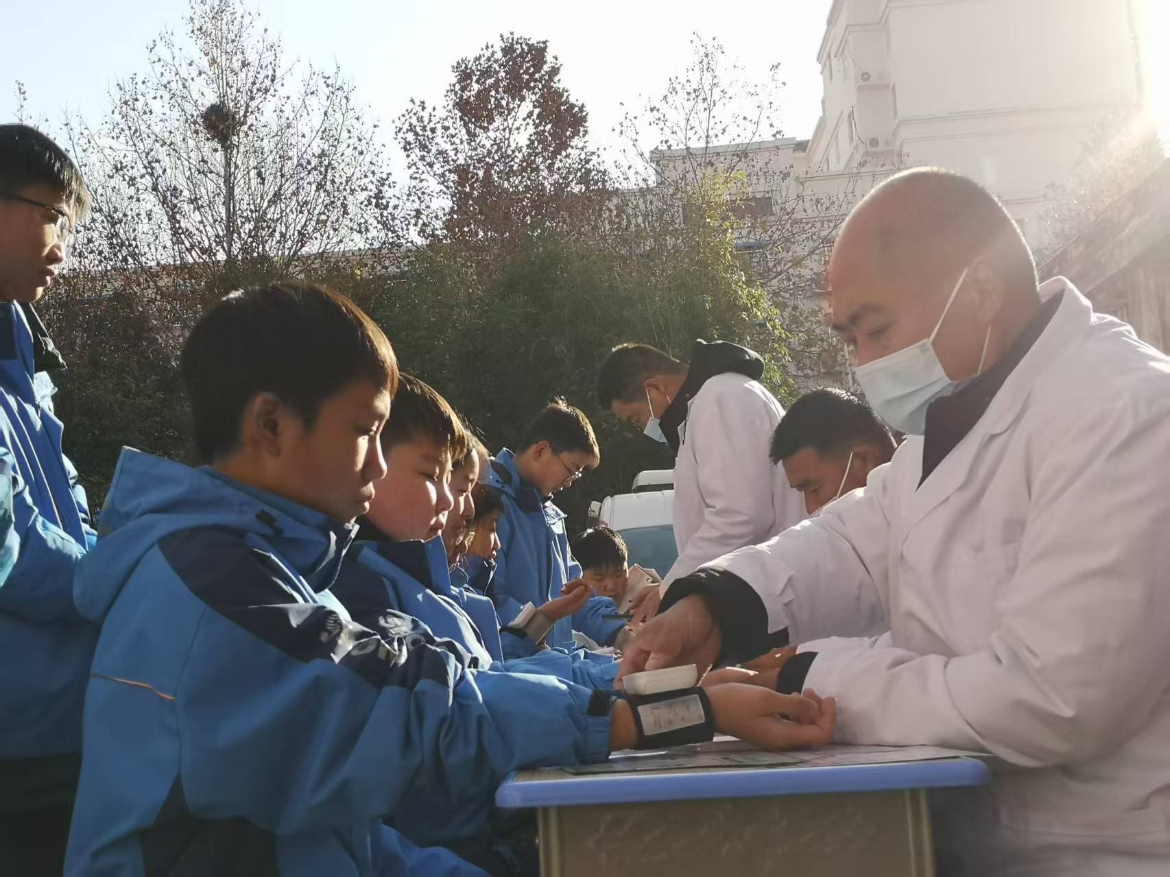 河南社旗对9万名中小学生进行健康体检