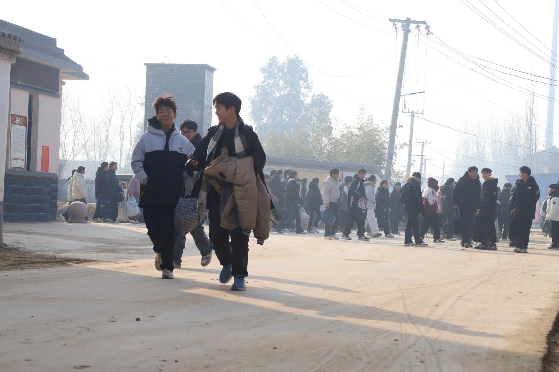 ��ѧ��ѧ�����������޵�·�ϻؼҡ��ܷ��߹�ͼ