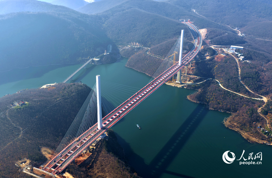 渑淅高速丹江小三峡特大桥。人民网记者 王玉兴摄