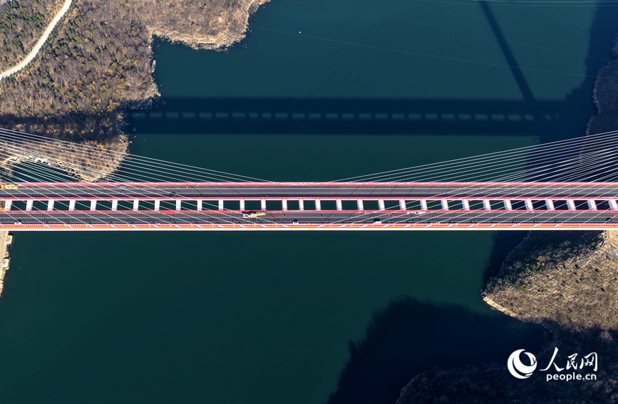 渑淅高速丹江小三峡特大桥。人民网记者 王玉兴摄