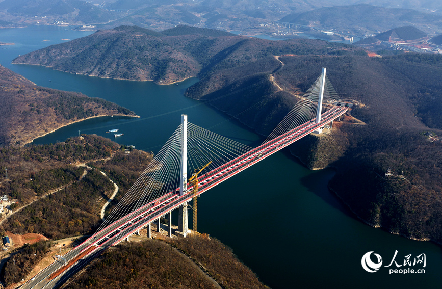 渑淅高速丹江小三峡特大桥。人民网记者 王玉兴摄