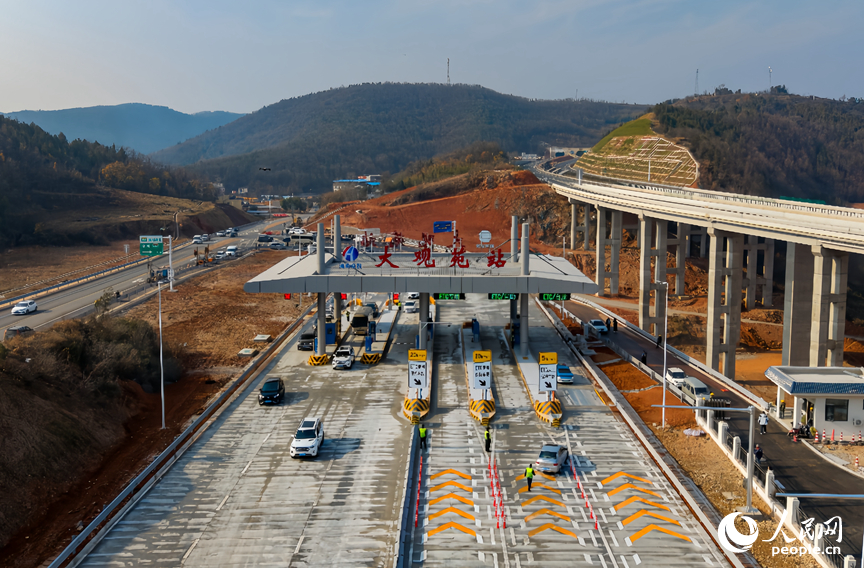 渑淅高速淅川至豫鄂省界段实现全线通车。人民网记者 霍亚平摄