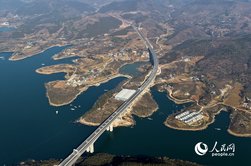 渑淅高速丹江口水库路段。人民网记者 王玉兴摄