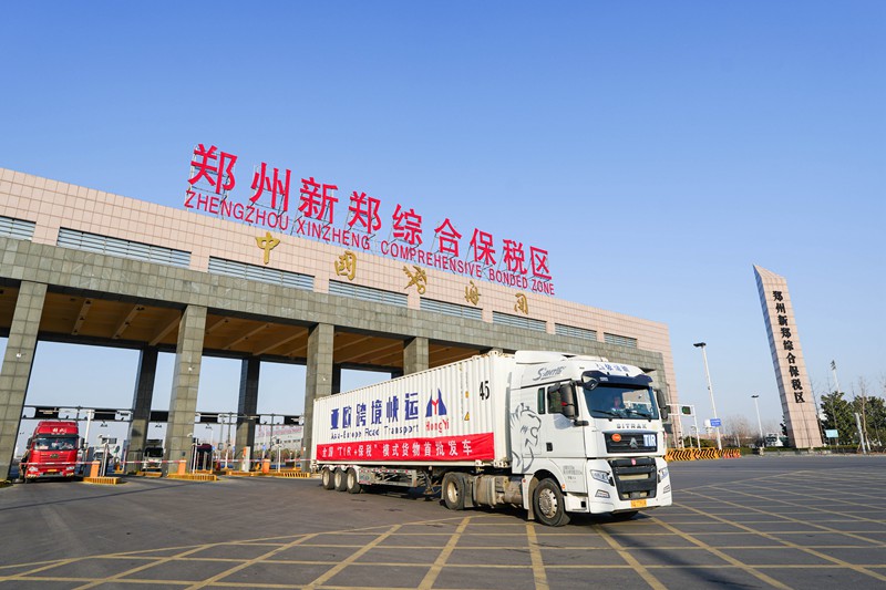 全国“保税+TIR”模式货物首批发车。受访单位供图