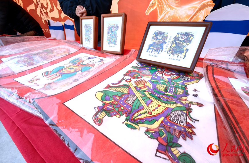 现场制作木版年画。人民网记者 宋芳鑫摄